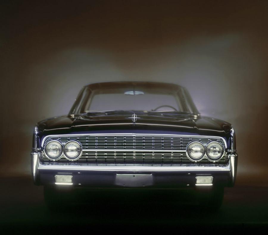  Lincoln Continental Sedan (53A) 1962 года  (фото 13 из 16)